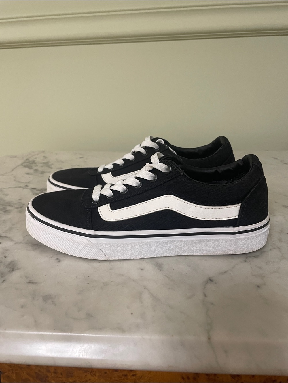 Vans Women’s Black Low-Top Canvas Sneaker - Size 7
